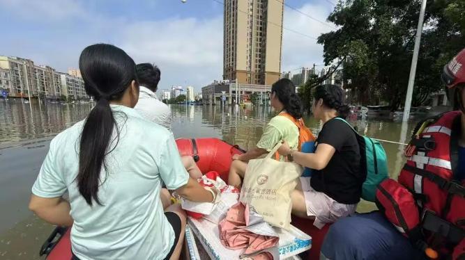 台风致广西洪灾,福建救援队跨省驰援(图3) 台风致广西洪灾,福建救援队跨省驰援(图3)