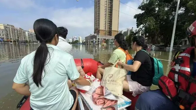 台风致广西洪灾,福建救援队跨省驰援(图3) 台风致广西洪灾,福建救援队跨省驰援(图3)