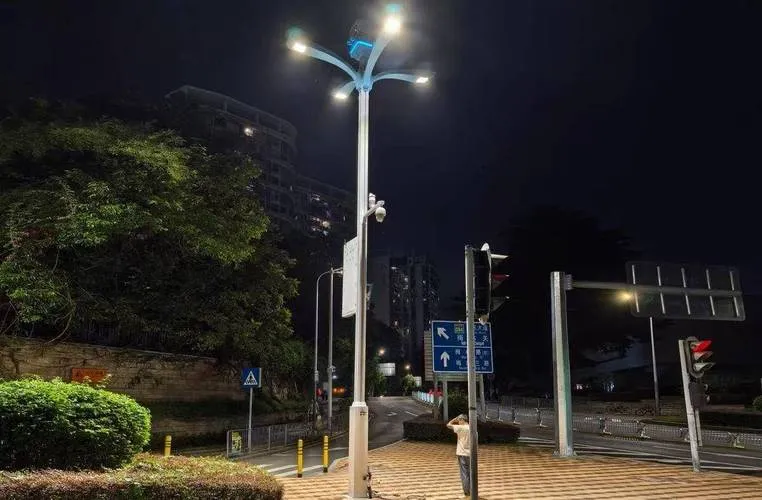 福州4392盏智慧路灯上岗,坏了自动报警,夜间出行更安全(图2) 福州4392盏智慧路灯上岗,坏了自动报警,夜间出行更安全(图2)