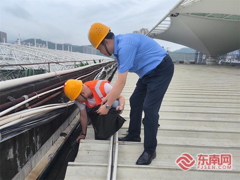 福州火车站启动防洪防台风应急响应,全力保障运输安全(图2) 福州火车站启动防洪防台风应急响应,全力保障运输安全(图2)