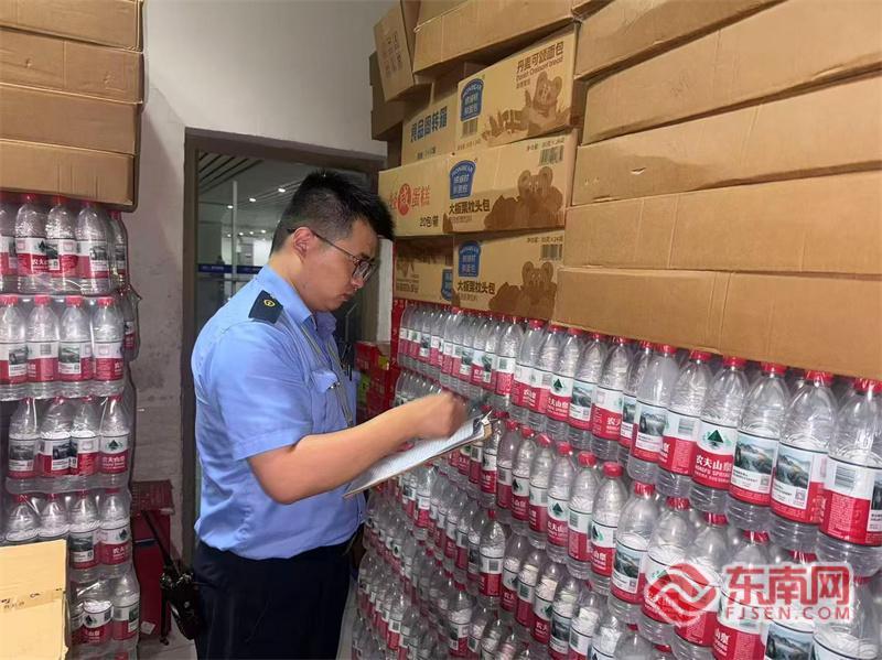 福州火车站启动防洪防台风应急响应,全力保障运输安全(图3) 福州火车站启动防洪防台风应急响应,全力保障运输安全(图3)