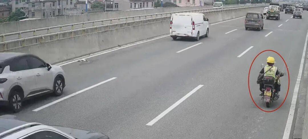 莆田交警曝光!12人骑电动车摩托车闯快速路,罚款记分(图2) 莆田交警曝光!12人骑电动车摩托车闯快速路,罚款记分(图2)