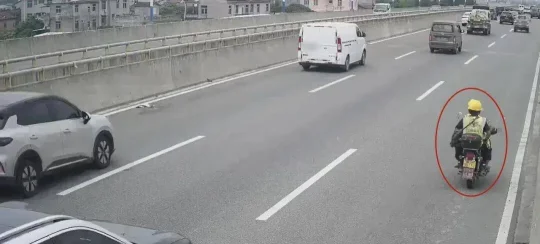 莆田交警曝光！12人骑电动车摩托车闯快速路，罚款记分(图2)