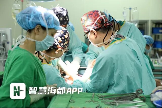 两岸院士联手厦门完成活体肝移植,女儿捐肝救父(图1) 两岸院士联手厦门完成活体肝移植,女儿捐肝救父(图1)