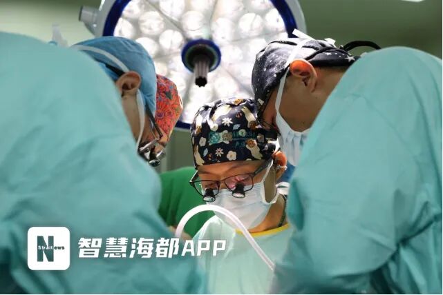 两岸院士联手厦门完成活体肝移植,女儿捐肝救父(图2) 两岸院士联手厦门完成活体肝移植,女儿捐肝救父(图2)