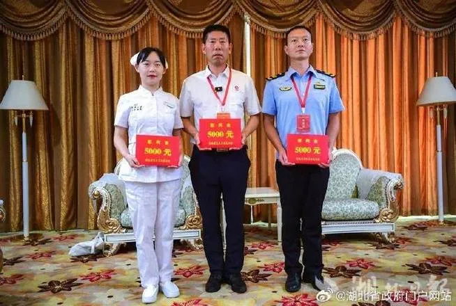 福建3人上榜中央政法委见义勇为榜，汤小峰救下16岁女孩