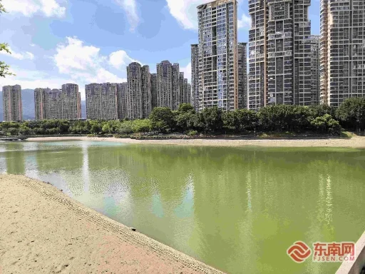 台风巴威逼近福建，水库提前泄洪腾库保安全(图1)