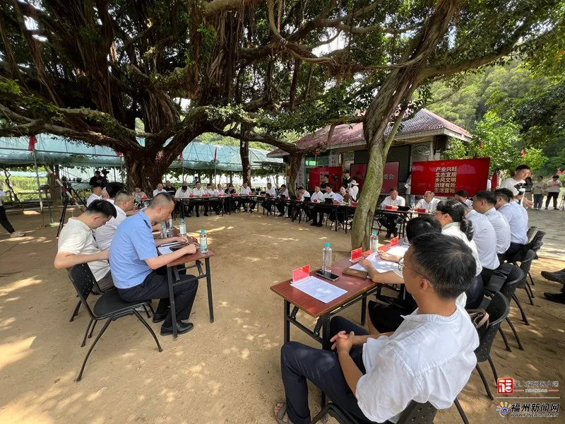 乡村振兴专题询问会开进葡萄园,农民最关心啥?(图3) 乡村振兴专题询问会开进葡萄园,农民最关心啥?(图3)