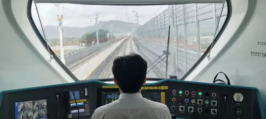 台风天地铁会停运吗?限速运行安全指南(图3) 台风天地铁会停运吗?限速运行安全指南(图3)