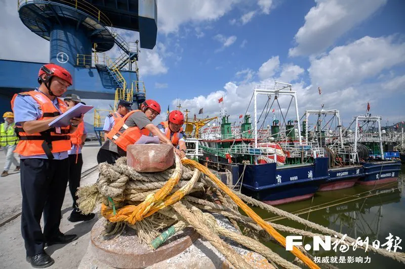 台风巴威逼近闽浙沿海,福州升级预警严阵以待(图1) 台风巴威逼近闽浙沿海,福州升级预警严阵以待(图1)