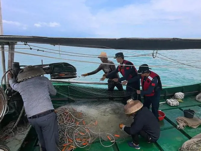 台风逼近海边危险!渔民游客请立即撤离(图1) 台风逼近海边危险!渔民游客请立即撤离(图1)