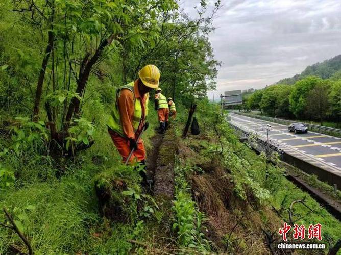 台风巴威逼近福建浙江,电力抢修队伍已就位(图2) 台风巴威逼近福建浙江,电力抢修队伍已就位(图2)
