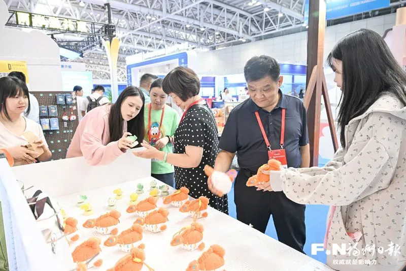 渔博会金鱼文创卖爆了!会后酒店景点都在卖,你买了吗(图1) 渔博会金鱼文创卖爆了!会后酒店景点都在卖,你买了吗(图1)