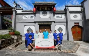 企业实践队走进惠泽龙酒业 跟劳模学酿酒匠心(图1) 企业实践队走进惠泽龙酒业 跟劳模学酿酒匠心(图1)