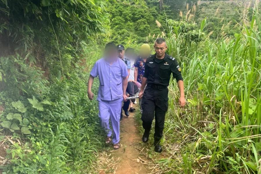 福建高温高湿闷热难耐,车里反锁幼童很危险(图3) 福建高温高湿闷热难耐,车里反锁幼童很危险(图3)