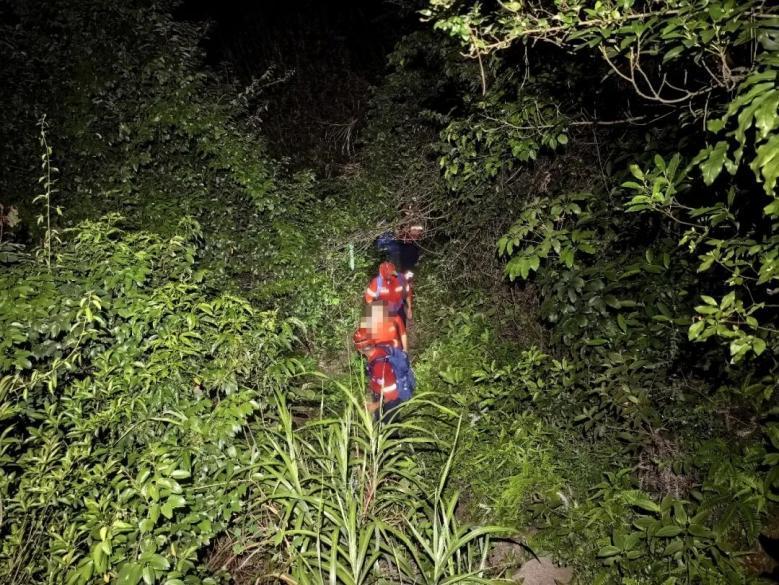 福建高温高湿闷热难耐,车里反锁幼童很危险(图5) 福建高温高湿闷热难耐,车里反锁幼童很危险(图5)