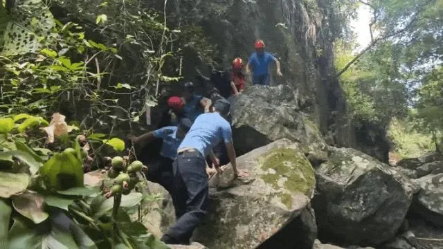 福建高温高湿闷热难耐,车里反锁幼童很危险(图7) 福建高温高湿闷热难耐,车里反锁幼童很危险(图7)