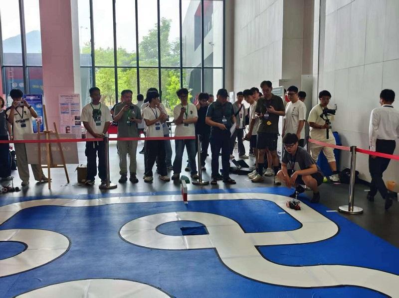 两岸青年AI机器人竞赛 福州开赛 120支队伍比拼创新