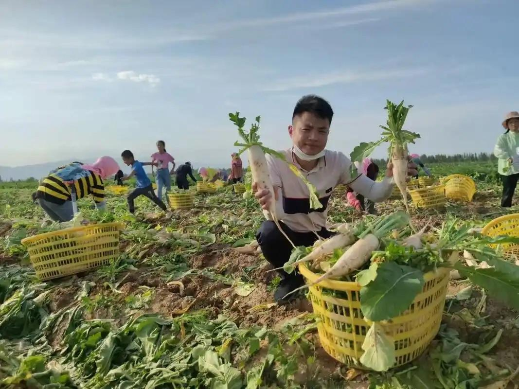 李辉钦吃百家饭记下百姓需求,帮白血病女孩圆梦(图7) 李辉钦吃百家饭记下百姓需求,帮白血病女孩圆梦(图7)