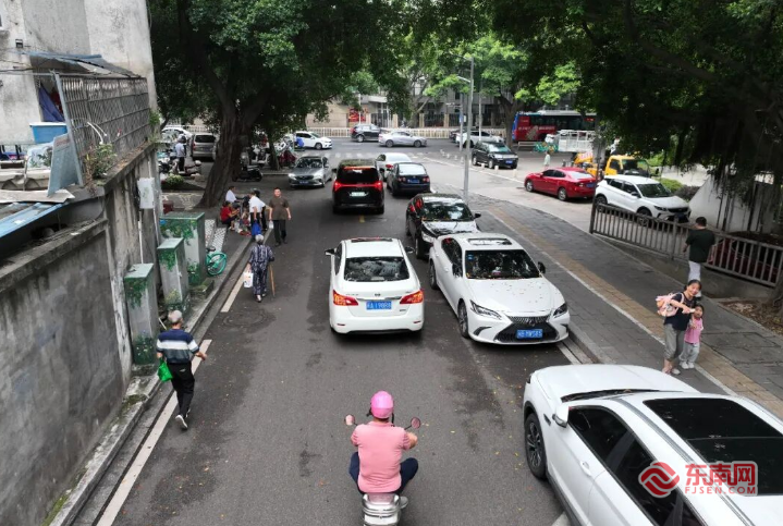 福州这个片区车位少、路难走，居民回家找车位绕半小时