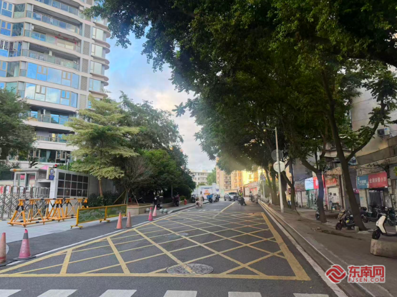 福州这个片区车位少、路难走,居民回家找车位绕半小时(图5) 福州这个片区车位少、路难走,居民回家找车位绕半小时(图5)