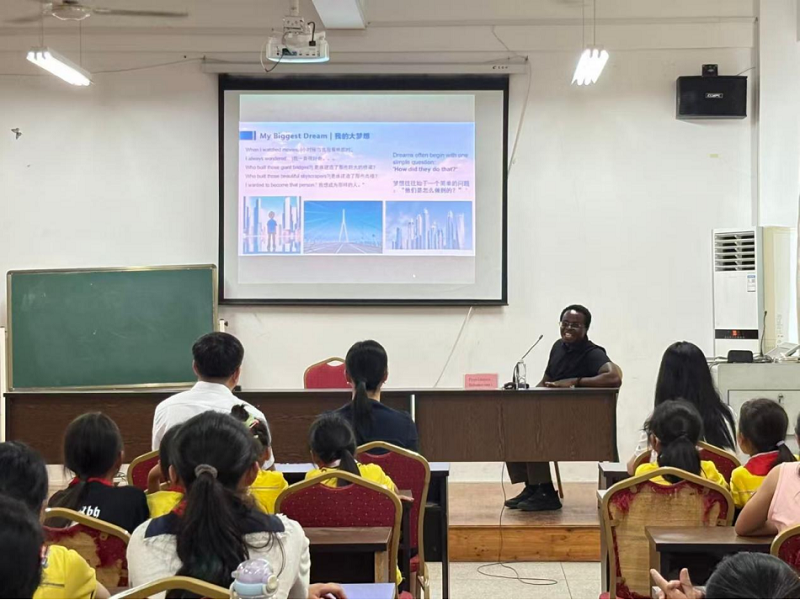 外籍博士后走进福建山区小学,用乐高教乡村孩子看世界(图3) 外籍博士后走进福建山区小学,用乐高教乡村孩子看世界(图3)