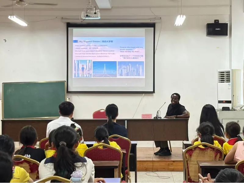 外籍博士后走进福建山区小学,用乐高教乡村孩子看世界(图3) 外籍博士后走进福建山区小学,用乐高教乡村孩子看世界(图3)