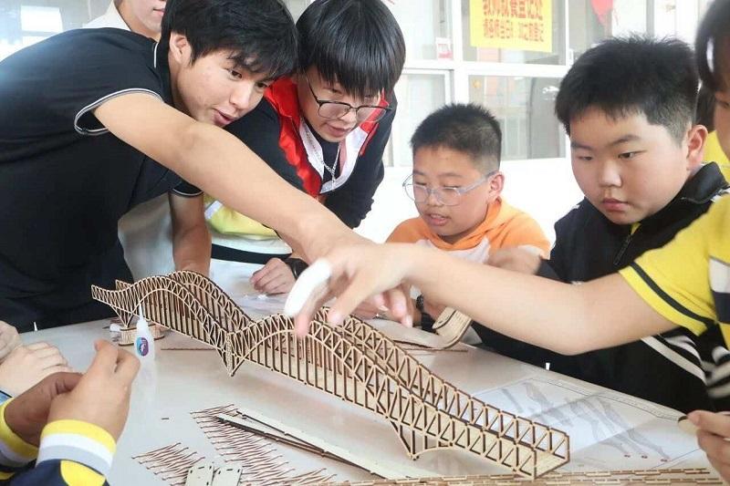 外籍博士后走进福建山区小学,用乐高教乡村孩子看世界(图6) 外籍博士后走进福建山区小学,用乐高教乡村孩子看世界(图6)