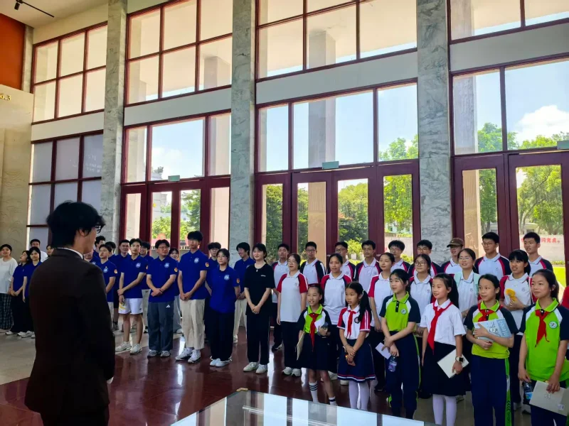 福州学子赴闽东闽西一线:科技赋能渔村转型,林下养蜂激活乡村新引擎(图2) 福州学子赴闽东闽西一线:科技赋能渔村转型,林下养蜂激活乡村新引擎(图2)