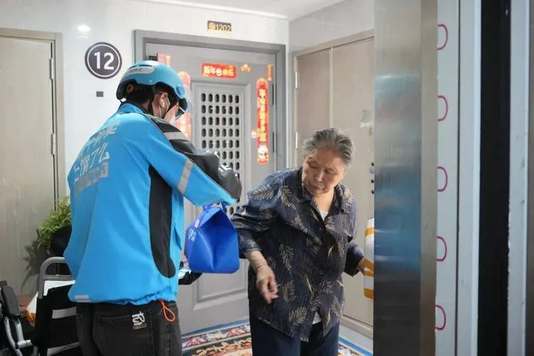 福州罗源起步镇创新“膳食+”养老模式：118户留守老人吃上暖心餐(图1)