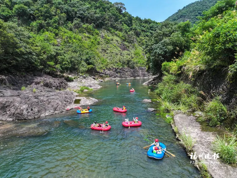 福州夏日乡村避暑图鉴：露营溯溪、夜观流萤，清凉经济在福建山野间升温(图1)