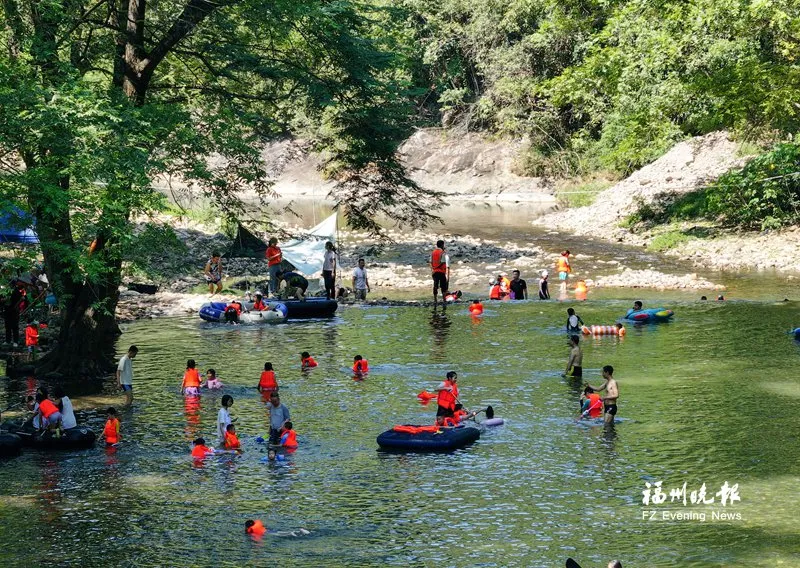福州夏日乡村避暑图鉴：露营溯溪、夜观流萤，清凉经济在福建山野间升温(图5)