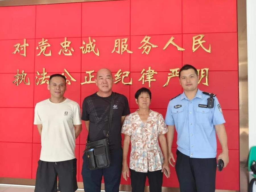 马来西亚华侨回国寻亲,民警助力找到失散多年家人(图2) 马来西亚华侨回国寻亲,民警助力找到失散多年家人(图2)