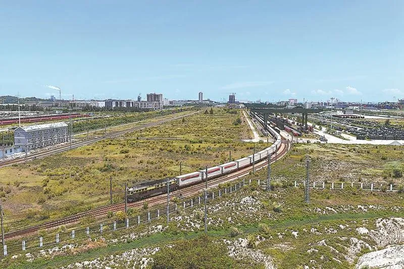 福州中欧班列四年开行77列,货值破16亿元,海铁联运激活东南外贸新引擎(图1) 福州中欧班列四年开行77列,货值破16亿元,海铁联运激活东南外贸新引擎(图1)