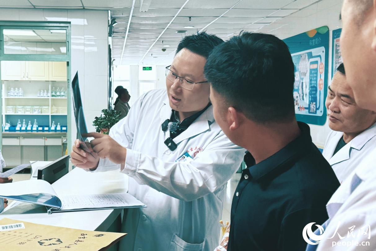 福建援宁医生帮结石患者解痛,西吉县医院新设备来了(图1) 福建援宁医生帮结石患者解痛,西吉县医院新设备来了(图1)