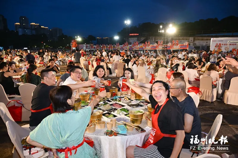 福州马尾千人露天海鲜火锅节(图1) 福州马尾千人露天海鲜火锅节(图1)