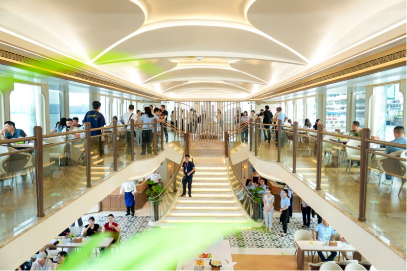 厦门新游船鹭江会客厅首航,全通透看鼓浪屿夜景(图2) 厦门新游船鹭江会客厅首航,全通透看鼓浪屿夜景(图2)
