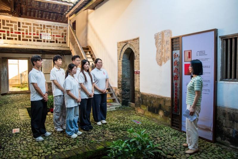 暑假大学生重走长征路 红色研学助力乡村振兴