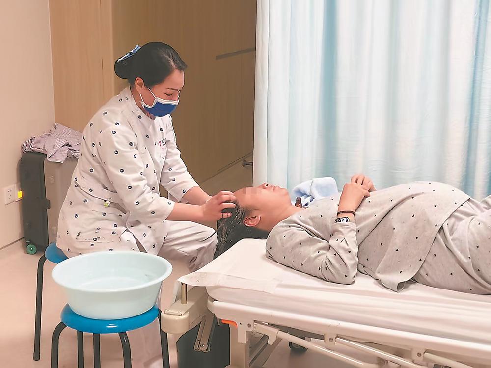 一人住院不再全家奔波,专业护理员帮您解决陪护难题(图4) 一人住院不再全家奔波,专业护理员帮您解决陪护难题(图4)