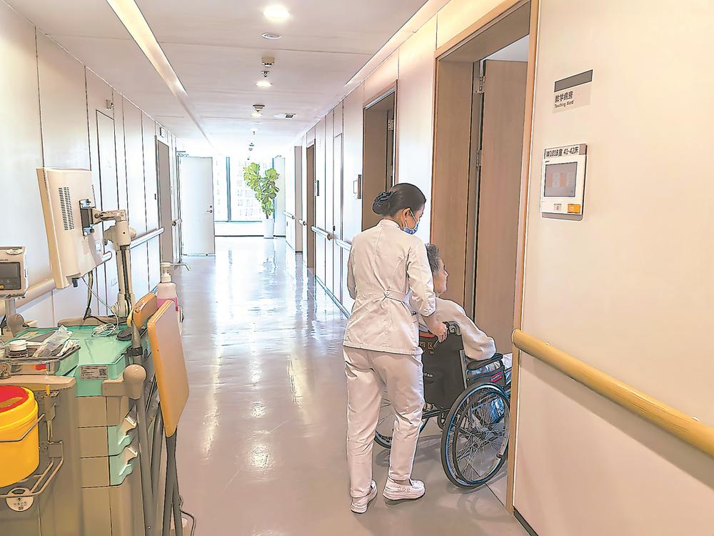 一人住院不再全家奔波,专业护理员帮您解决陪护难题(图6) 一人住院不再全家奔波,专业护理员帮您解决陪护难题(图6)