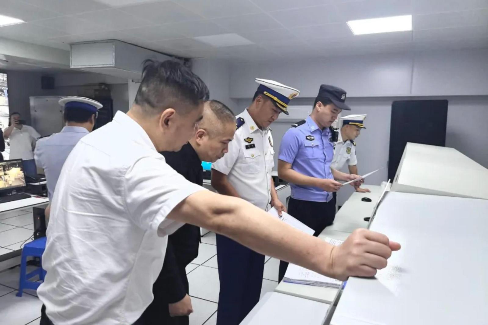 福建严查电动车违规充电 消防通道堵塞整治行动(图3) 福建严查电动车违规充电 消防通道堵塞整治行动(图3)