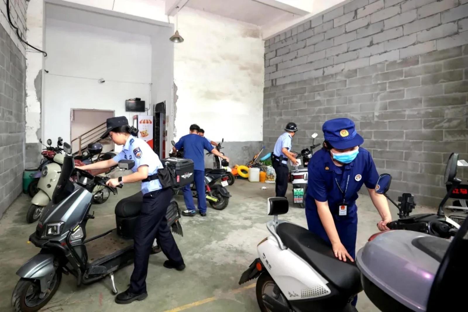 福建严查电动车违规充电 消防通道堵塞整治行动(图5) 福建严查电动车违规充电 消防通道堵塞整治行动(图5)