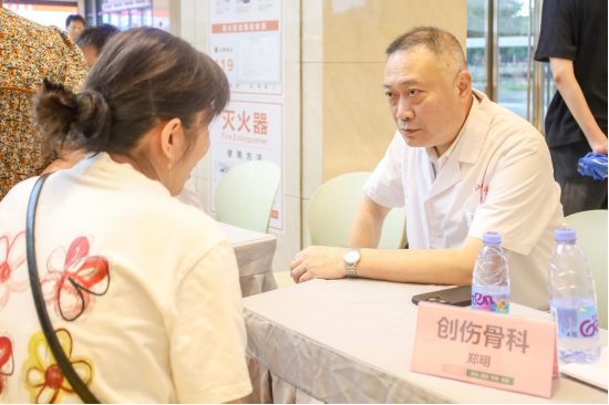 莆田籍省级专家回乡义诊,免费看病还送凉茶(图3) 莆田籍省级专家回乡义诊,免费看病还送凉茶(图3)