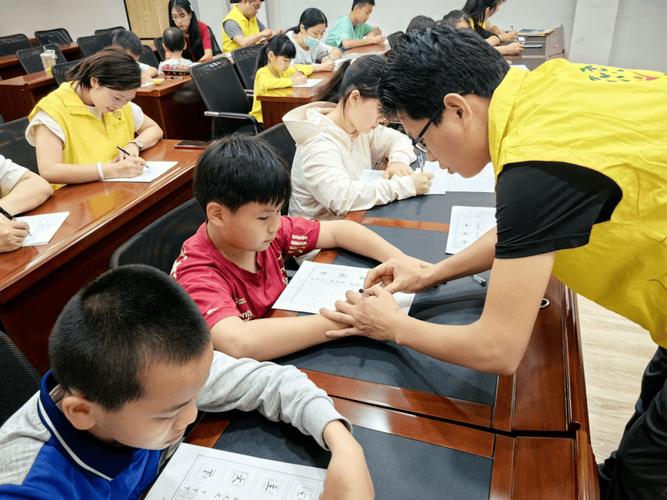 平潭公益学堂让乡村孩子免费学书法绘画,服务超2.5万人次(图2) 平潭公益学堂让乡村孩子免费学书法绘画,服务超2.5万人次(图2)