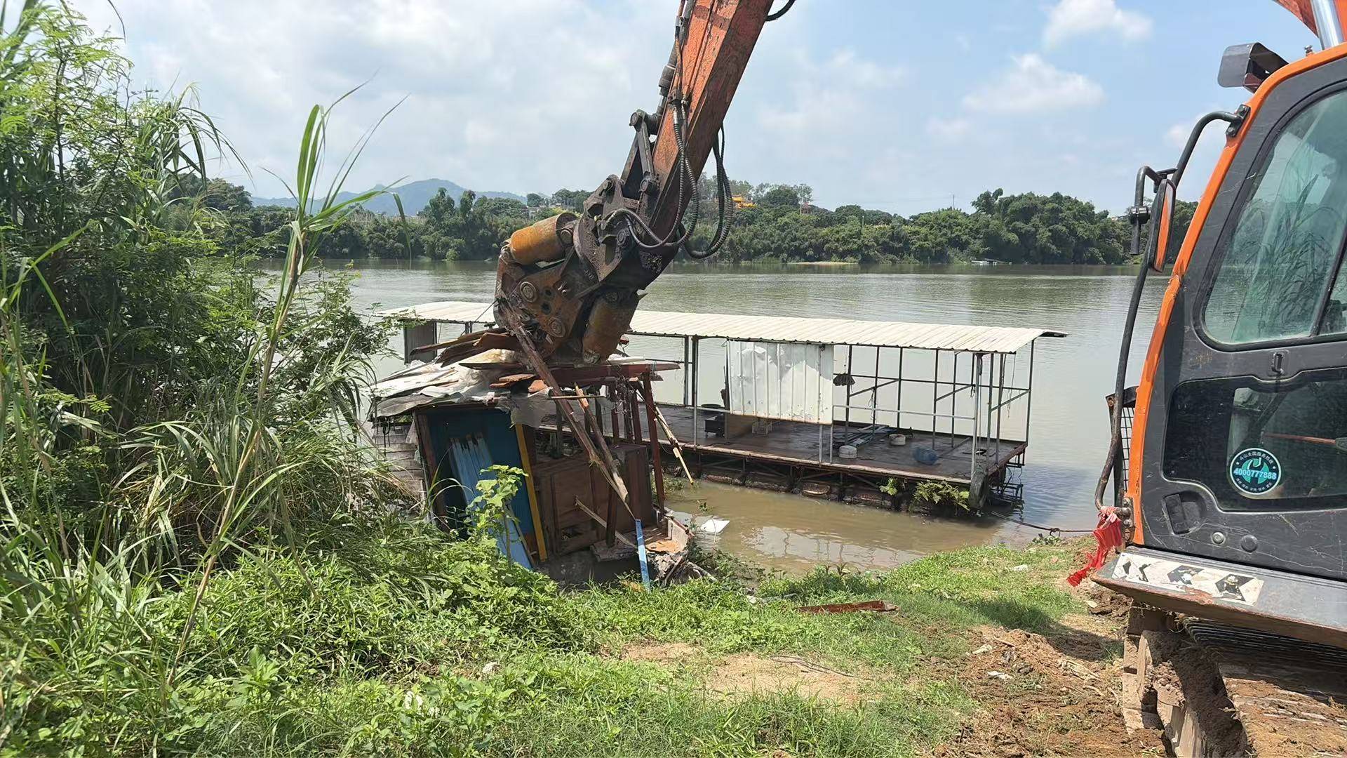 漳州天宝镇整治三无船舶，无人机巡查河道安全隐患