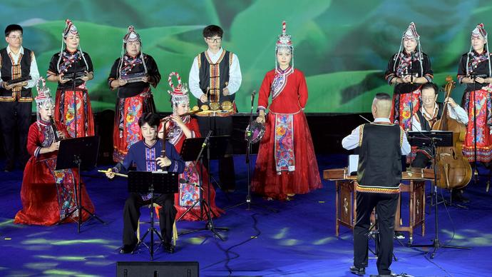 海峡两岸口琴文化周在宁德开幕 两岸乐手同台演奏(图2) 海峡两岸口琴文化周在宁德开幕 两岸乐手同台演奏(图2)