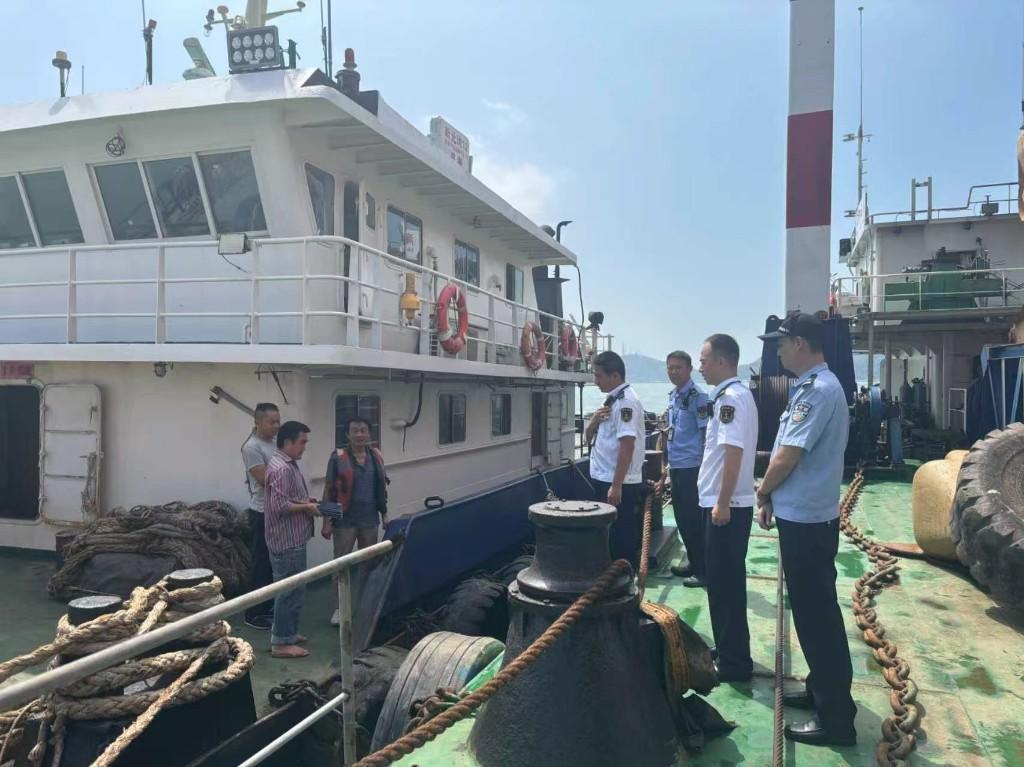 台风红霞将登陆粤闽沿海，海事部门紧急检查船只防台风