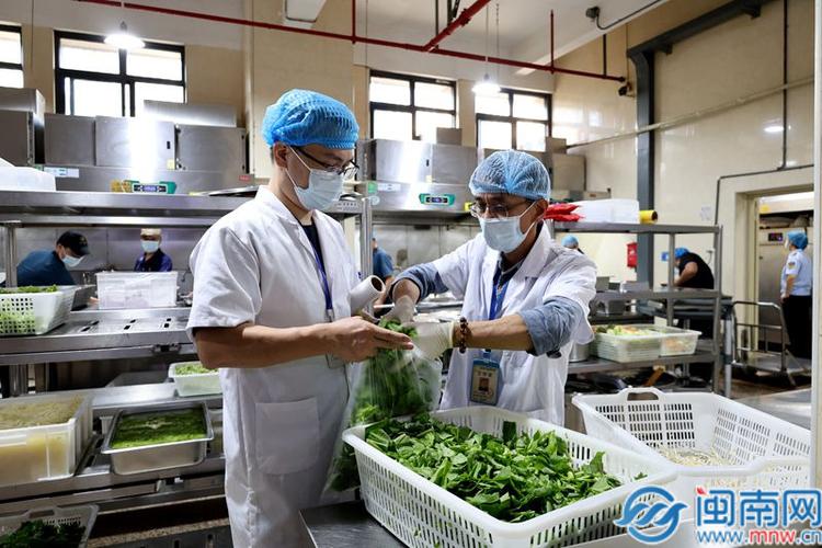 福建食品安全连续5年获国家A级,26年治理餐桌污染成效显著(图1) 福建食品安全连续5年获国家A级,26年治理餐桌污染成效显著(图1)
