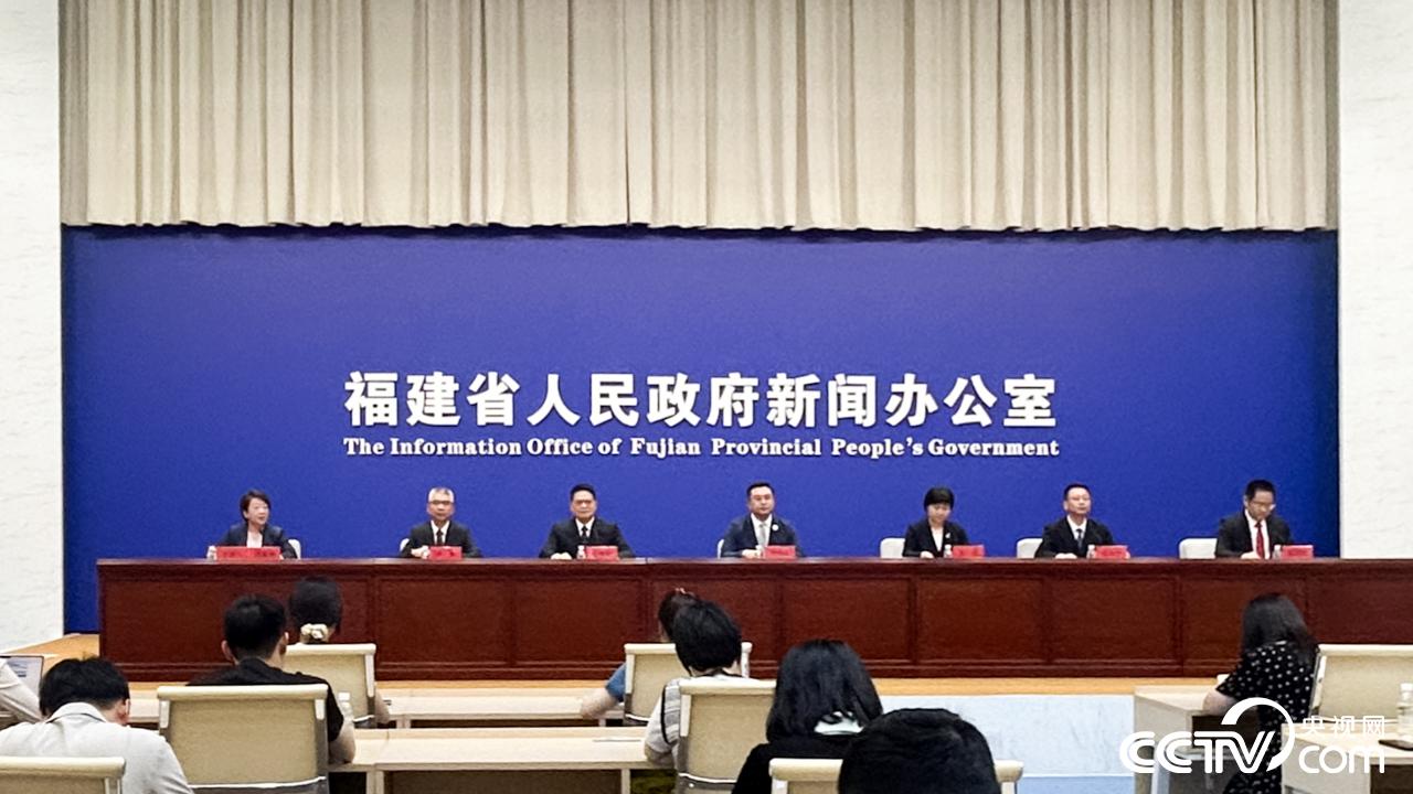 第二十五届“汉语桥”世界大学生中文比赛福建福州启幕(图1) 第二十五届“汉语桥”世界大学生中文比赛福建福州启幕(图1)