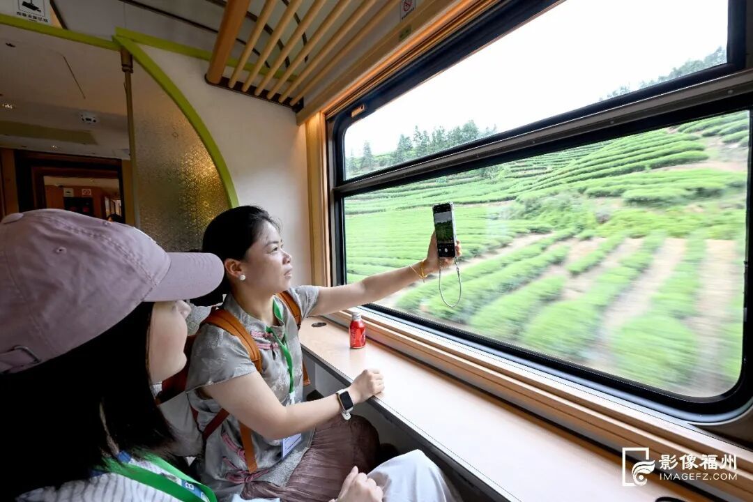 武夷山国家公园观光列车 8节车厢看闽江风景(图12) 武夷山国家公园观光列车 8节车厢看闽江风景(图12)